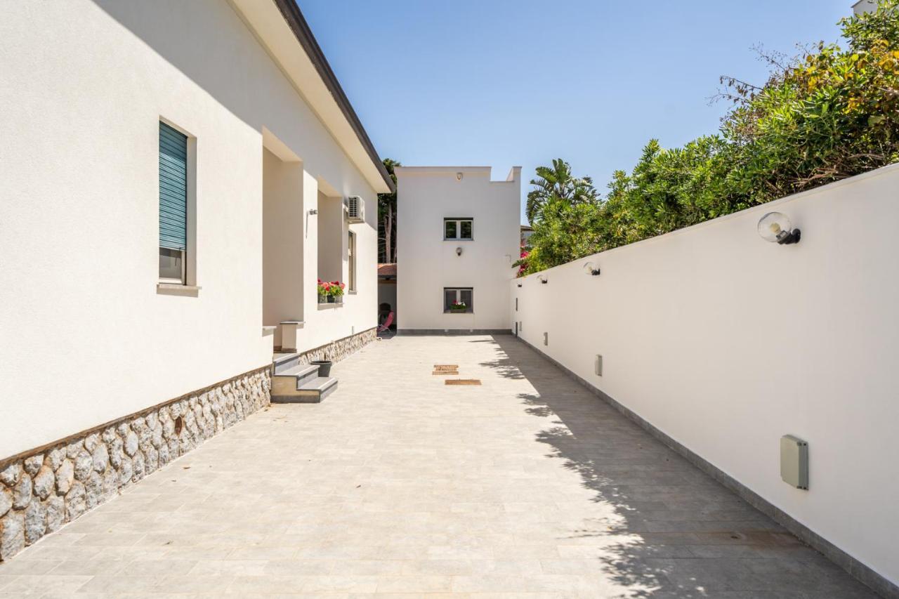 Le Casette Di Maria Pia Mondello Exterior foto